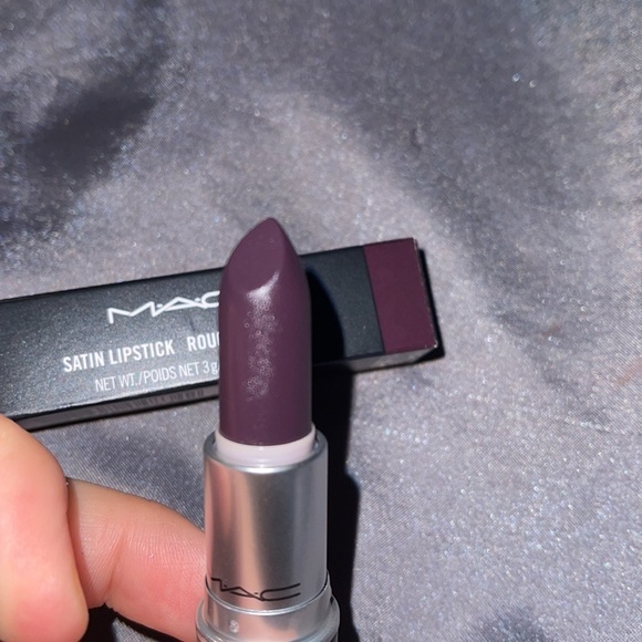 MAC Satin Lipstick- 805 Cyber - Picture 5 of 5